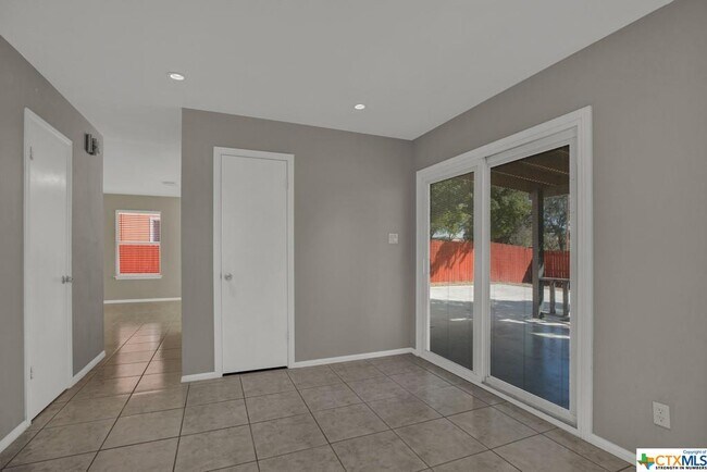 Building Photo - 650 Freiling