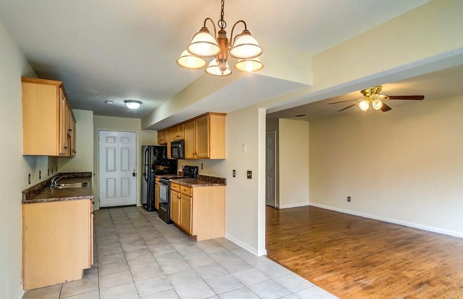 Building Photo - 578 Hampton Way