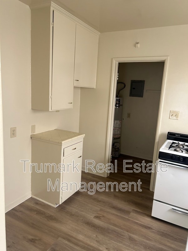 Building Photo - 1451 E Broadway