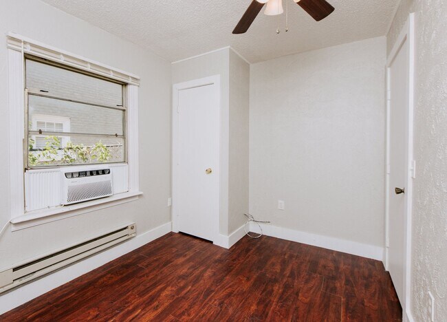 Building Photo - 2 Bedroom 1 bath