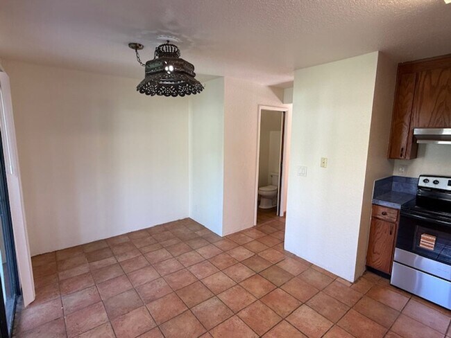 Building Photo - 2-Bedroom, 1.5 Bathroom Townhome in Quiet El Sobrante Neighborhood