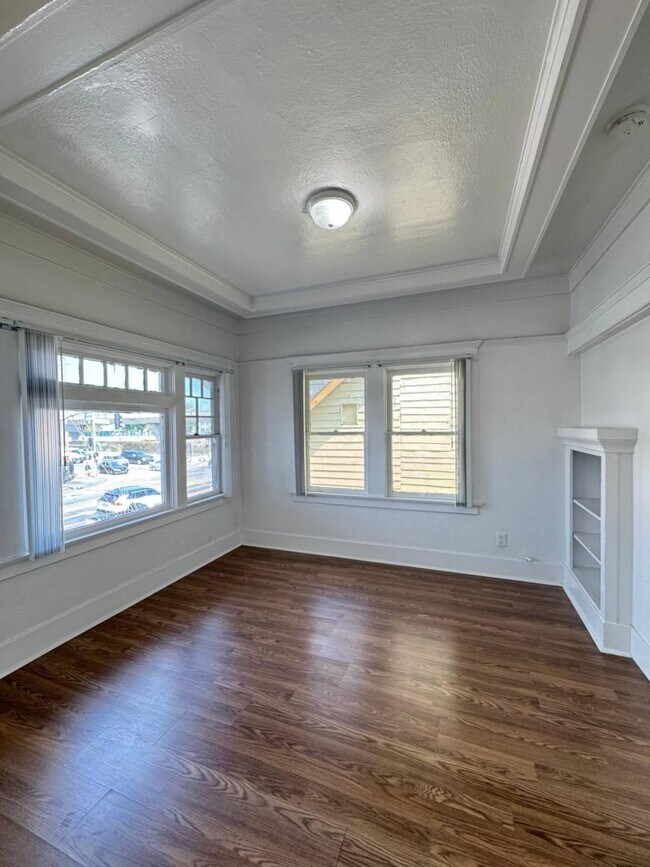 Building Photo - 2.0 bedroom in Los Angeles California 90037