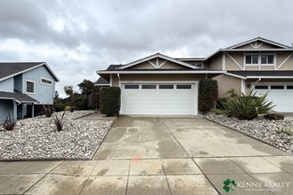 Building Photo - Remodeled 2BR/2.5BA Duplex with 2-Car Garage in San Mateo