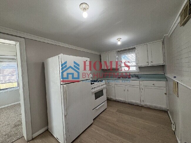 Building Photo - One Bedroom Apartment | West Side Location