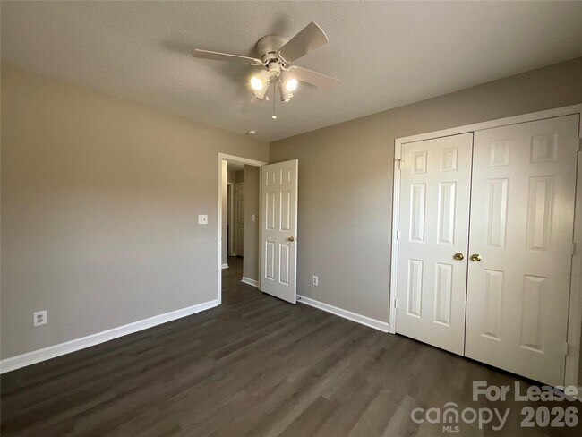 Building Photo - 1742 Park Terrace Ln