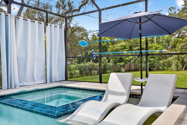 Building Photo - 319 Brentwood Dr