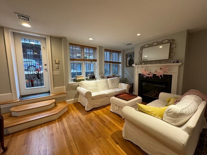 Primary Photo - 186 W Brookline St