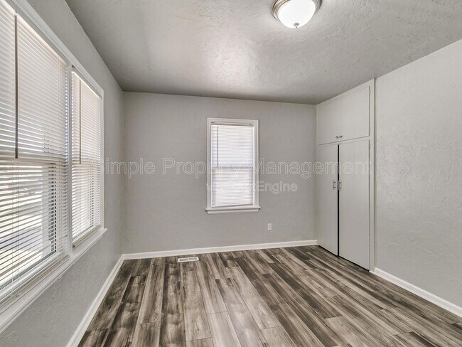 Building Photo - 3916 NW 24th St