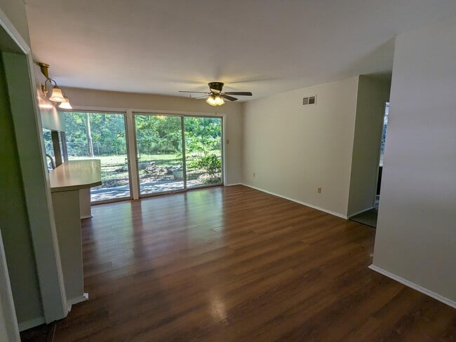 Building Photo - 323 Willow Rd