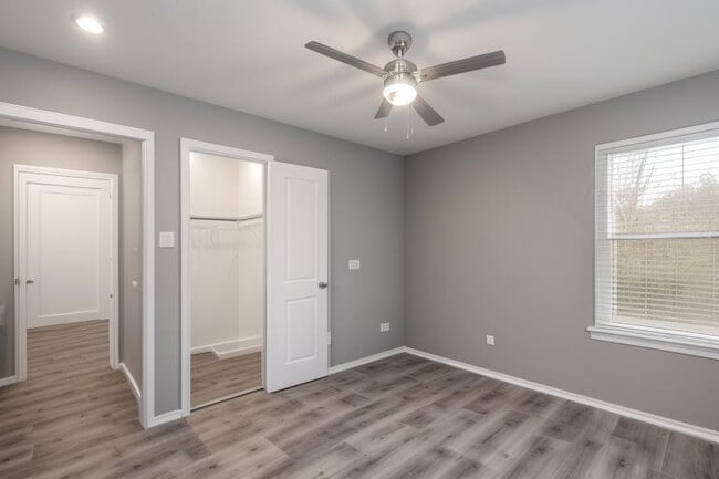 Building Photo - 1610 Thornhollow Dr