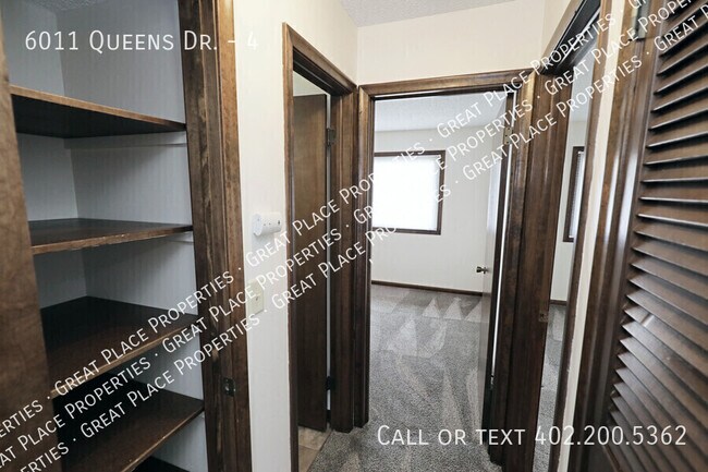 Building Photo - 6011 Queens Dr