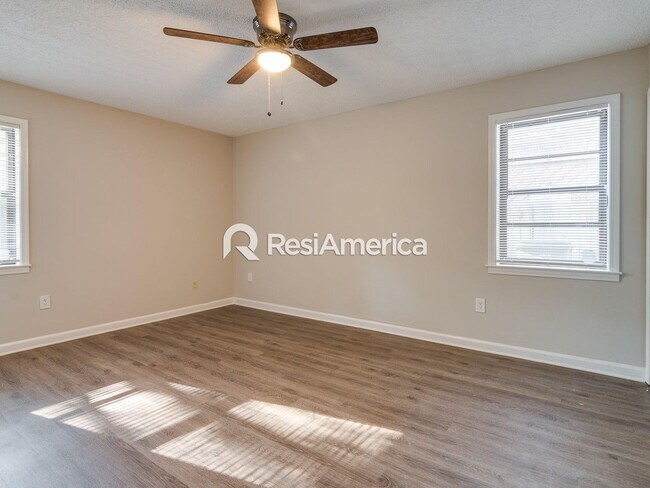 Building Photo - Fully renovated 3BR/2BA with fenced in yard