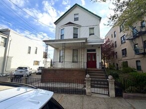 Building Photo - 927 18th St