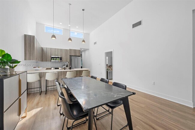 Building Photo - 821 SW 14th St