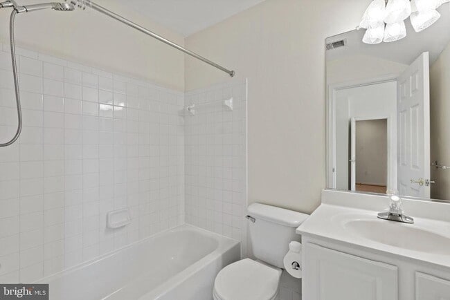 Building Photo - 11201 Woodglen Dr