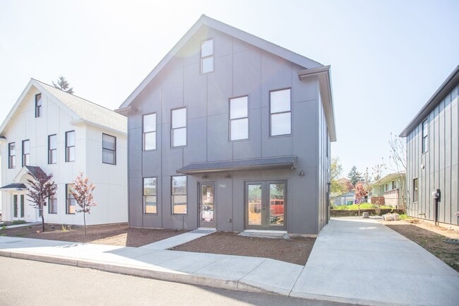 One Month Free ***Available NOW- 3 Bedroo... - One Month Free ***Available NOW-  3 Bedroo...