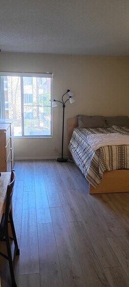 Building Photo - 1855 Diamond St