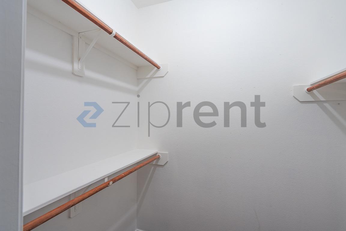 Building Photo - Unit