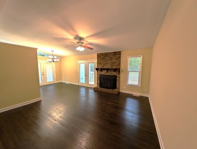 Building Photo - Shannon Park ! 3 Bedroom!  100% Upgraded