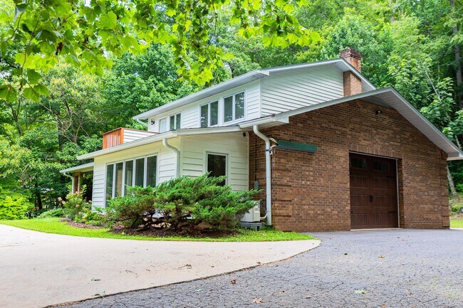 Building Photo - 26 Indian Knob Rd