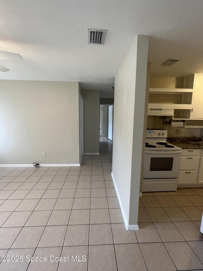 Building Photo - 27 Seminole Dr