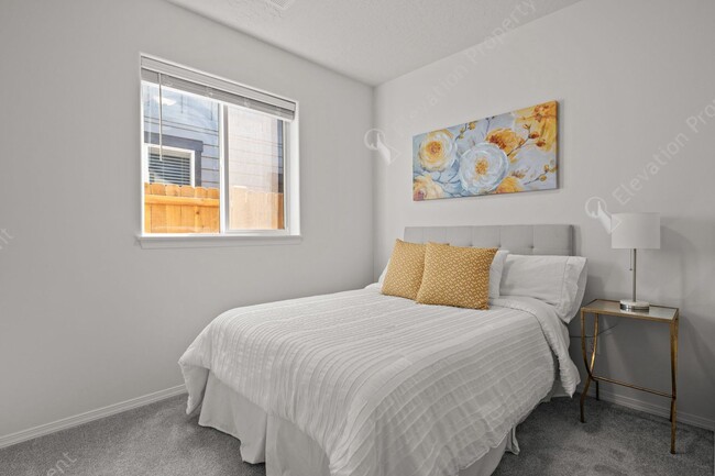 Building Photo - 2023 Hayden 3BR-2BA townhome in Redmond's Dry Canyon Community