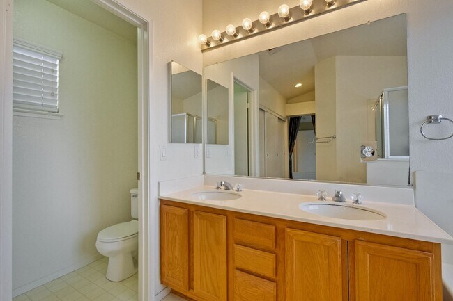 Building Photo - Awesome 3 Bedroom  Home Near Rivermark Plaza!