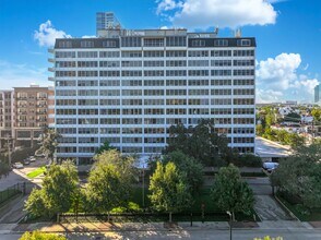 Building Photo - 2701 Westheimer Rd