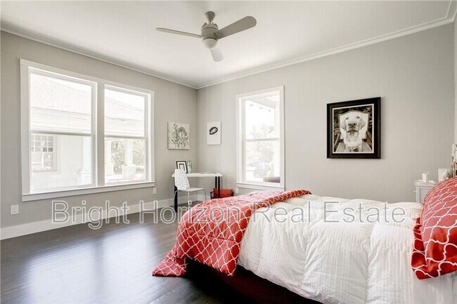 Building Photo - 1821 W 10th St