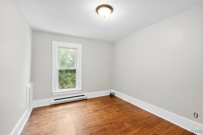 Building Photo - 200 Center St