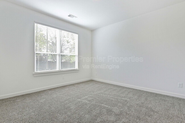 Building Photo - 718 W Texas St