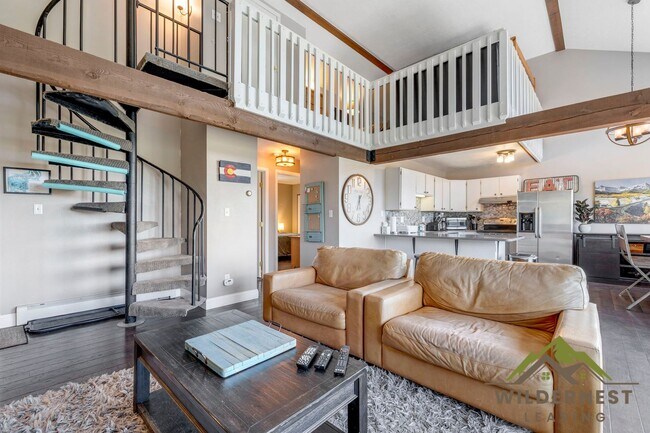 Building Photo - Buffalo Ridge - Spacious unit with Wifi, Covered Parking & Clubhouse