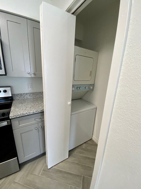 Building Photo - 3900 Woodchase Dr