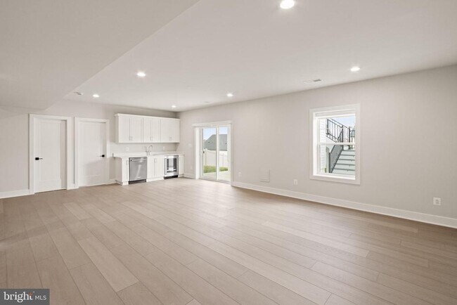 Building Photo - 857 N Manchester St