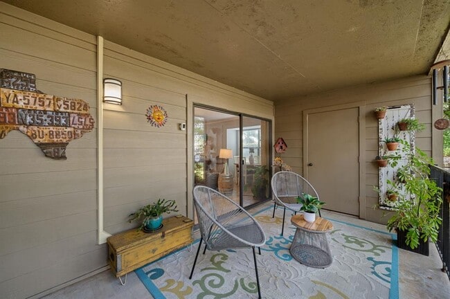 Building Photo - 1135 Barton Hills Dr