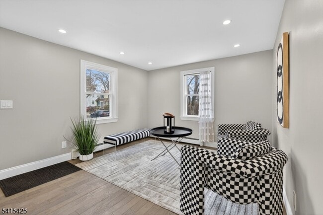 Building Photo - 21 Lombardy Pl