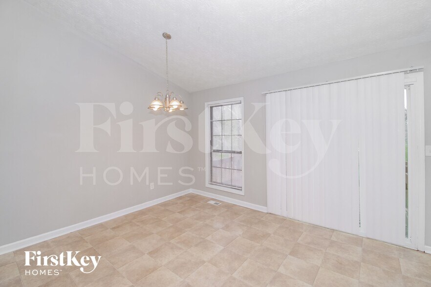 Building Photo - 1648 Olde Oak Dr