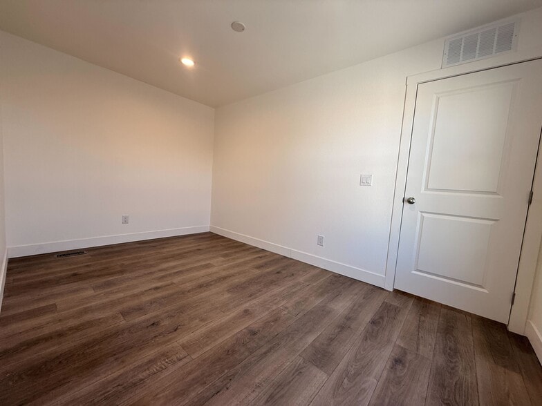 Building Photo - 3601 E Wyoming Ave