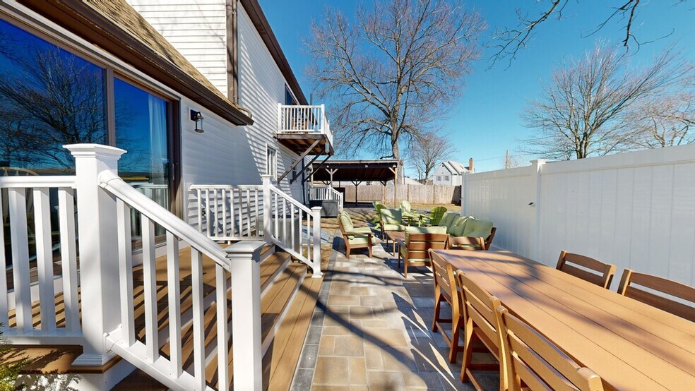 Building Photo - 2 A Cedar Dr