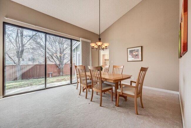 Building Photo - Fully Furnished Reno Retreat – Utilities Included & Flexible Lease Terms