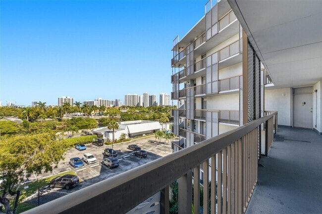 Building Photo - 3401 N Country Club Dr