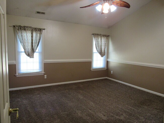 Building Photo - 3 BR 2 BA Hunters Creek