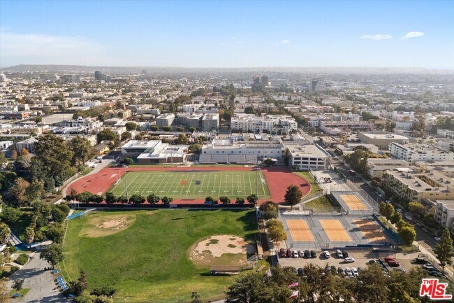 Building Photo - 1225 Armacost Ave