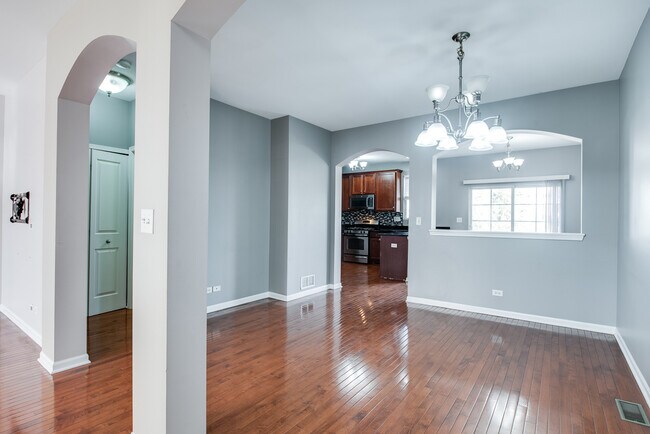 Building Photo - 417 Plaza Pl