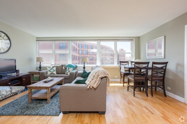 Building Photo - 2300 N Commonwealth Ave