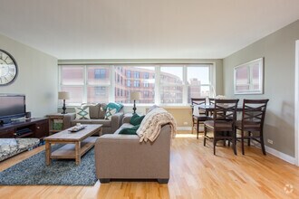 Building Photo - 2300 N Commonwealth Ave