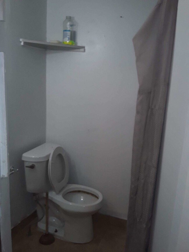 Building Photo - Rosamond Triplex