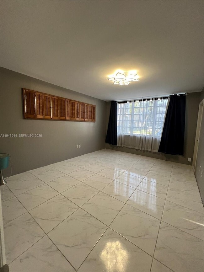 Building Photo - 1710 NE 191st St