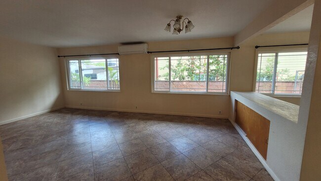 Building Photo - Spacious 5 Bedroom 3 Bath Duplex House w/ 2 car Garage and Gated Driveway in Mililani
