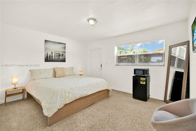 Building Photo - 1236 NE 109th St